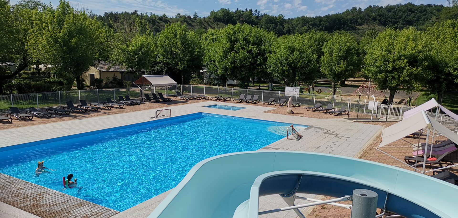 Swimming pool of the campsite in Périgord